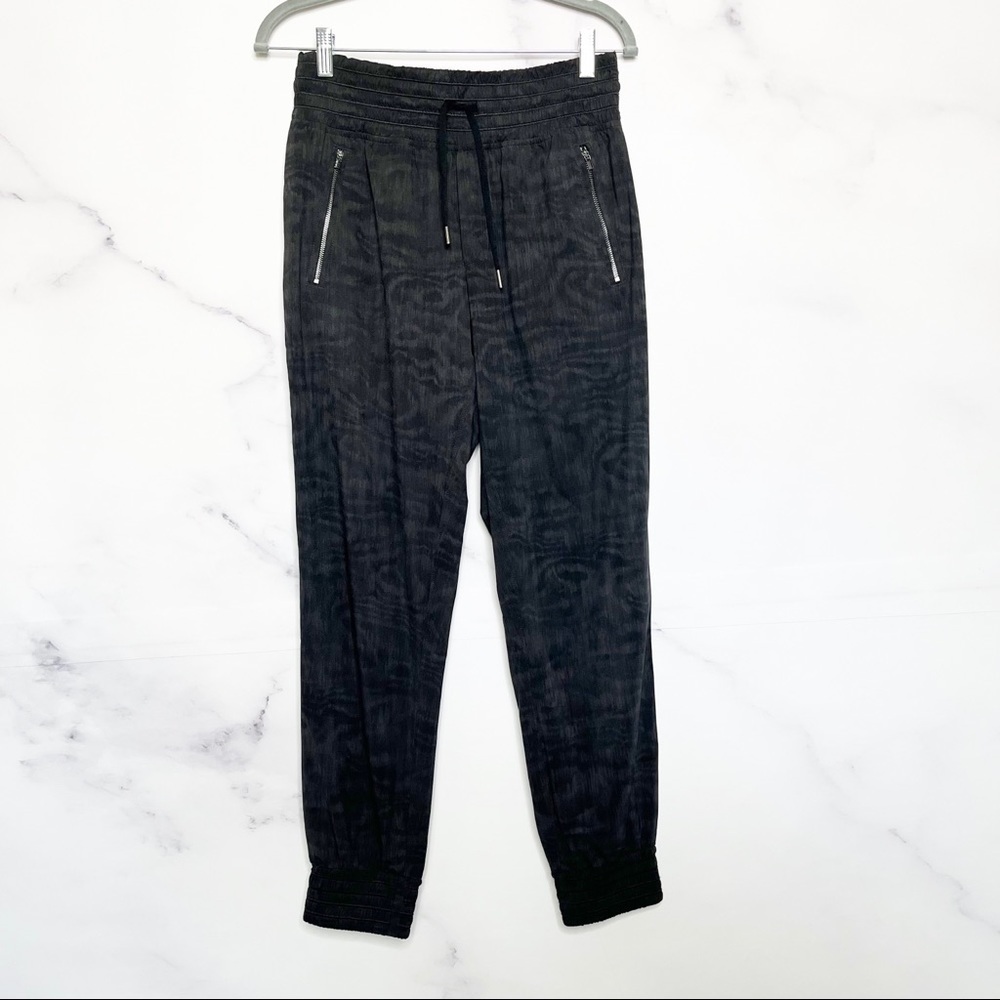 Athleta Camden Printed Jogger Pant in Black Moire - Picture 5 of 16